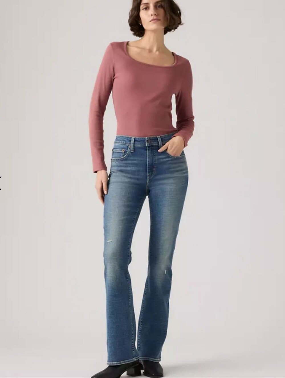 Levi's Women's Flared Jeans in Medium Blue Wash